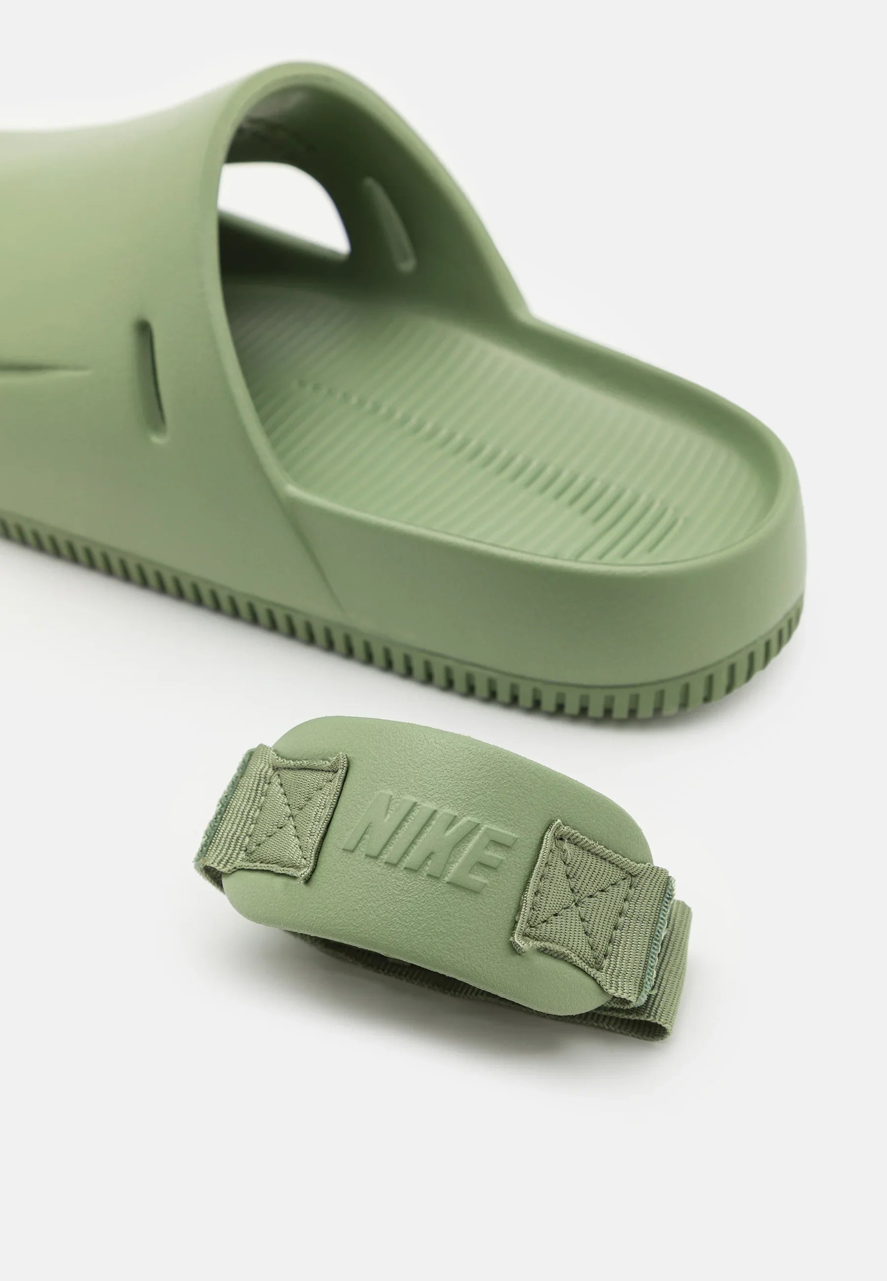 Calm mule slides